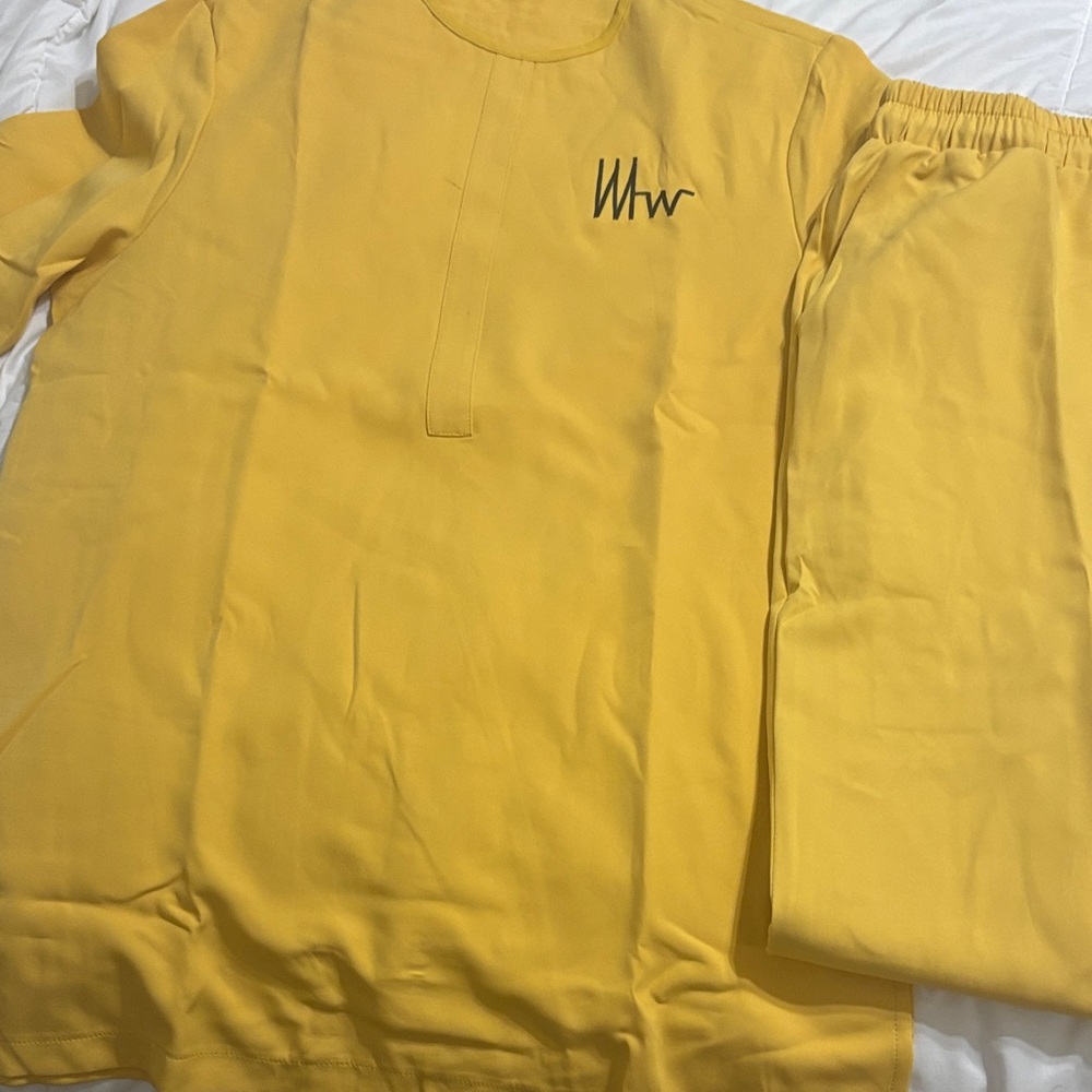 Yellow doctors/nurse scrubs outfit